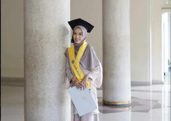Usia Baru 22 Tahun, Frista Chairunnisa Lulus Master di UGM