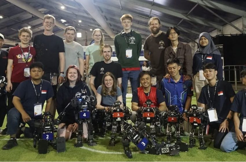  Robot Sepak Bola  ITS Juarai Kompetisi Robot di Belanda